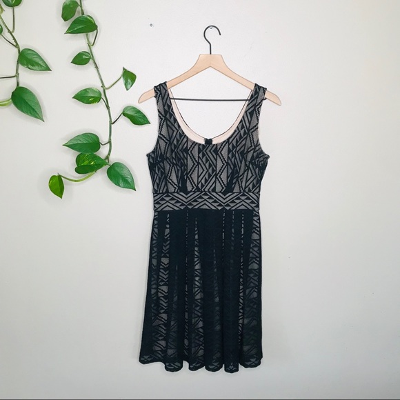 Maggy London Dresses & Skirts - Maggy London Black Lace dress size 6